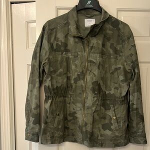 Women’s Old Navy Olive Camouflage Jacket size Large barely worn